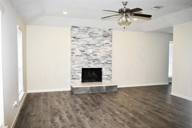 Building Photo - 2511 Maple Tree Ct