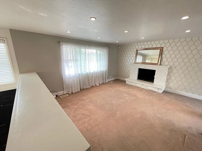 Building Photo - 4367 S Gordon Ln
