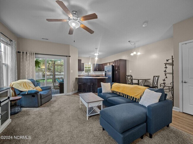 Building Photo - Holly Ridge Townhome Available!