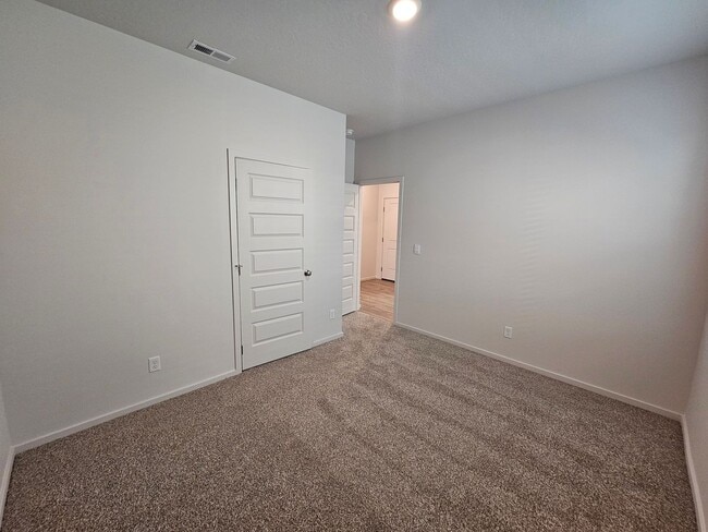 Building Photo - New build! October rent free