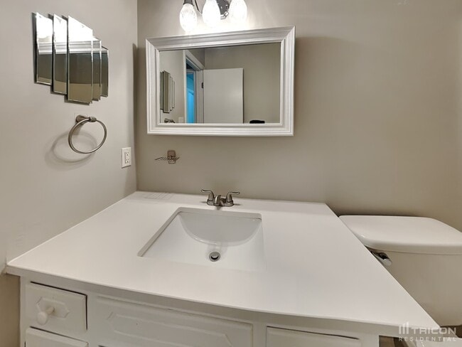 Building Photo - 3336 Castlegate Dr