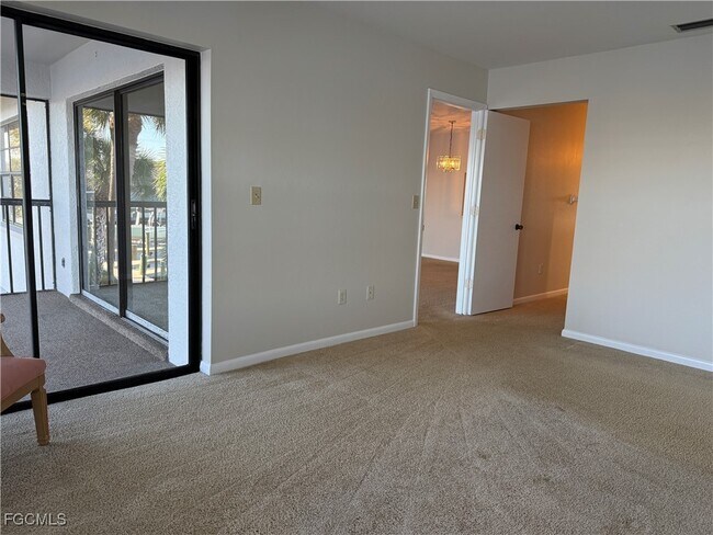 Building Photo - 131 SW 47th Terrace