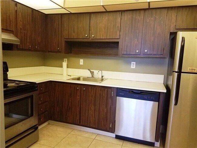 Building Photo - 1400 St Charles Pl