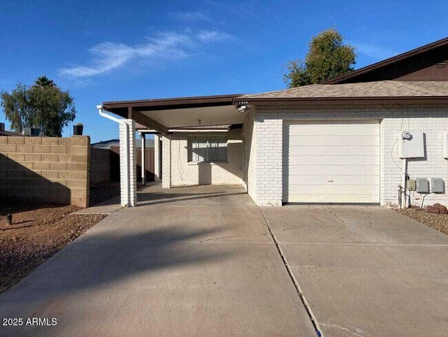 Primary Photo - 1454 S Doran