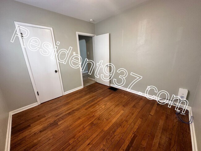 Building Photo - 2 Bed 1 Bath