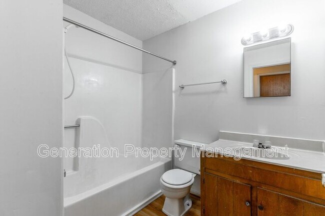 Building Photo - 161 Knollwood Dr