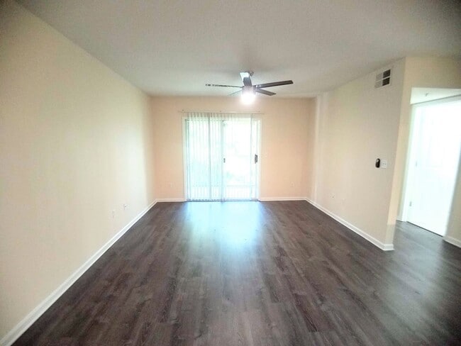 Building Photo - For Rent Beautiful 1/1 w covered GARAGE Condo @ Crest close to UCF  and Valencia College !!!