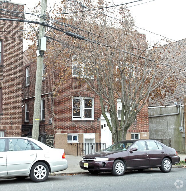 Building Photo - 408 Anderson Ave