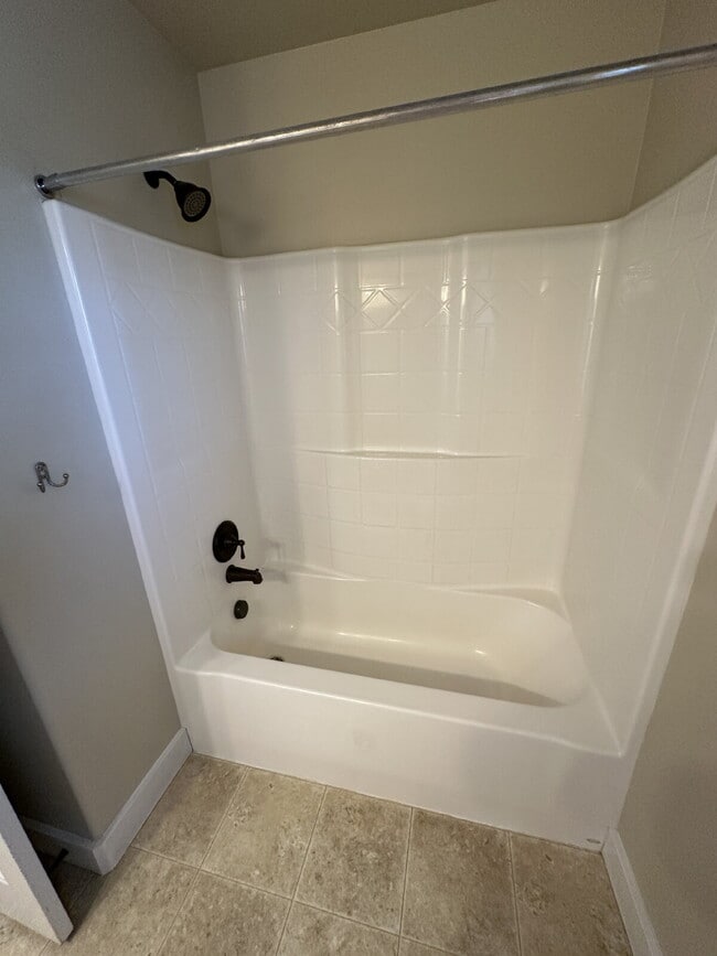 Building Photo - "Charming 4-Bed Home with Granite Accents & Hardwood Elegance in Meridian!"