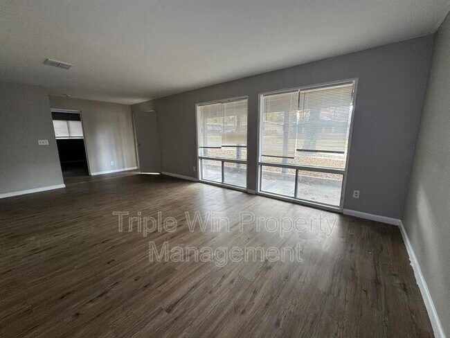 Building Photo - 3165 St Catherine St