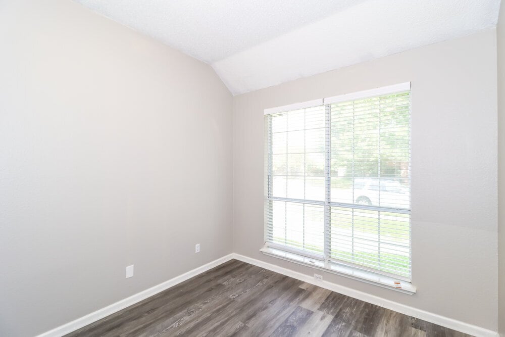 Building Photo - 2407 Springfield Dr