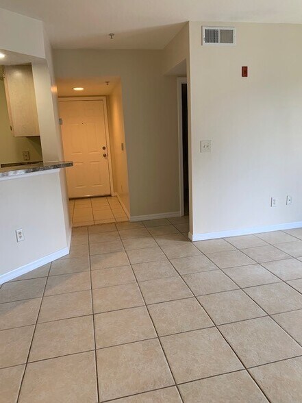 Entry - 738 Crest Pines Dr