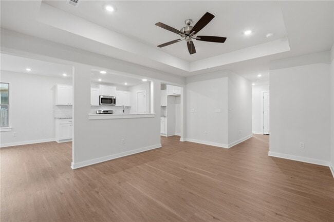 Building Photo - 1313 Valley Dr