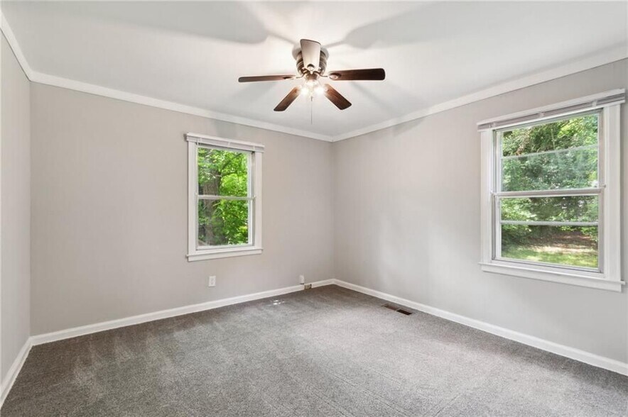 Building Photo - 1682 Bridgeport Dr NE