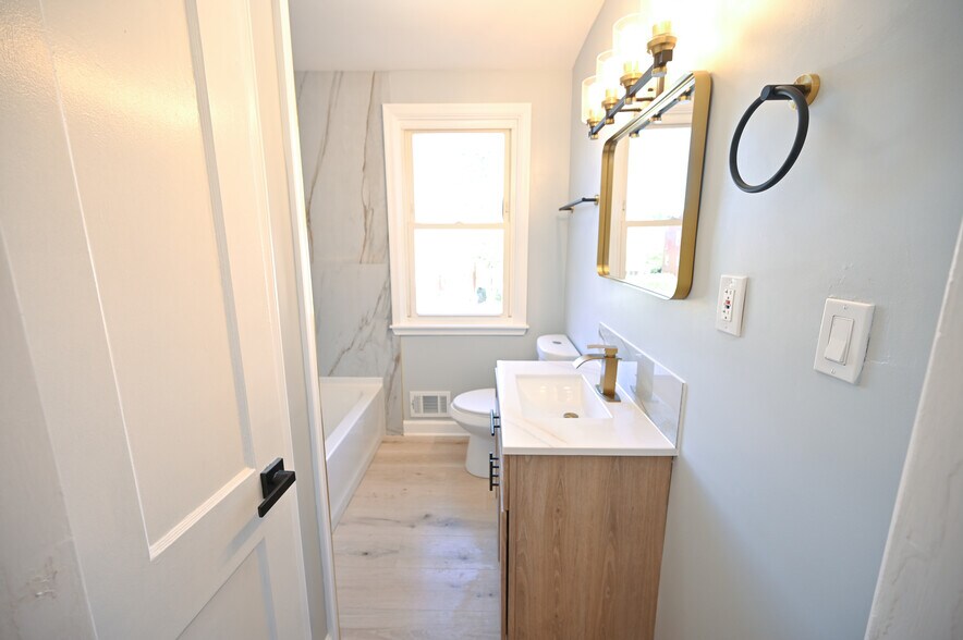 Building Photo - 3405 Ludgate Rd