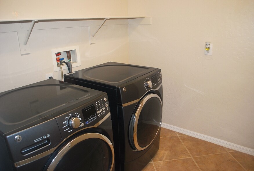 Laundry Room with Washer & Dryer - 6809 Palmetto Pines Ct