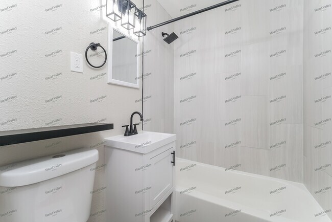 Building Photo - 10706 Ewing Ave