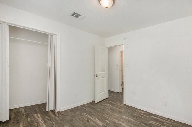 Building Photo - 6000 Calloway Ct