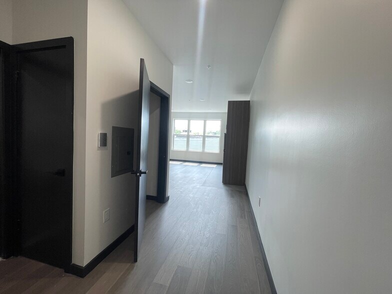 132 Mallory Ave 303 - 138 Mallory Ave