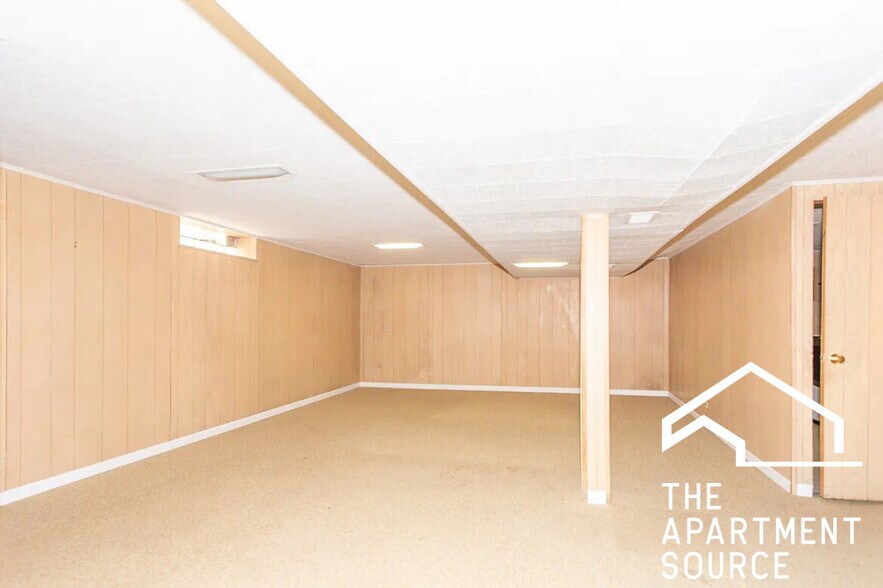 Building Photo - 7407 N California Ave