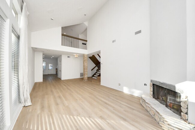 Building Photo - 10743 Boardwalk St