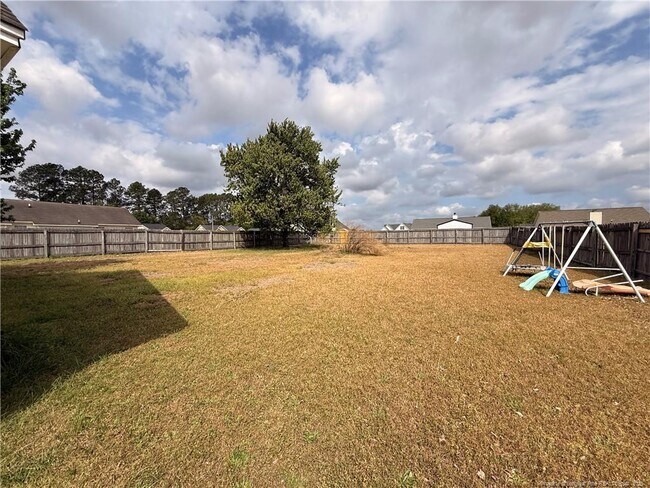 Building Photo - 105 Yasmine Dr