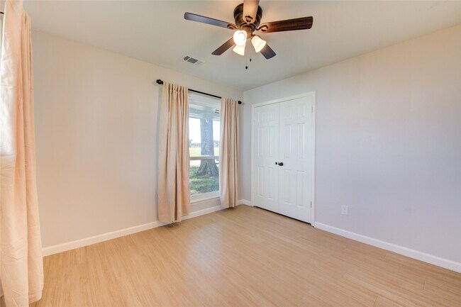 Building Photo - 1120 Mahlmann St