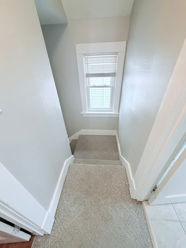 Building Photo - 564 Shroyer Rd