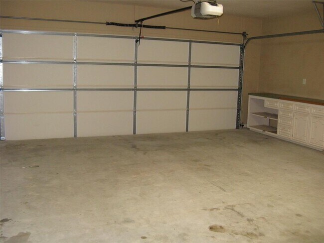 Building Photo - 806 Woodland Park Dr