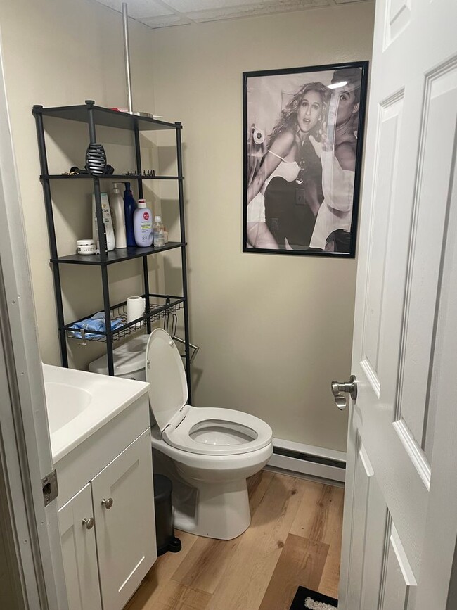 Building Photo - Renovated University Gateway 2 Bed 2 Bath!