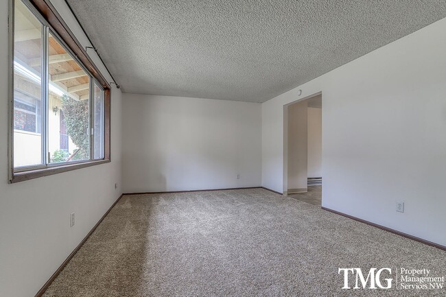 Building Photo - New Carpet & Fresh Paint, Dog Friendly!!