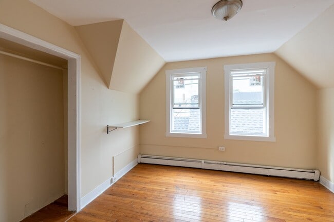 Building Photo - 204 Redmond St
