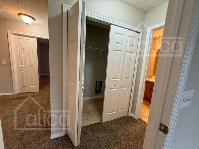 Building Photo - 109 Whispering Pines Way