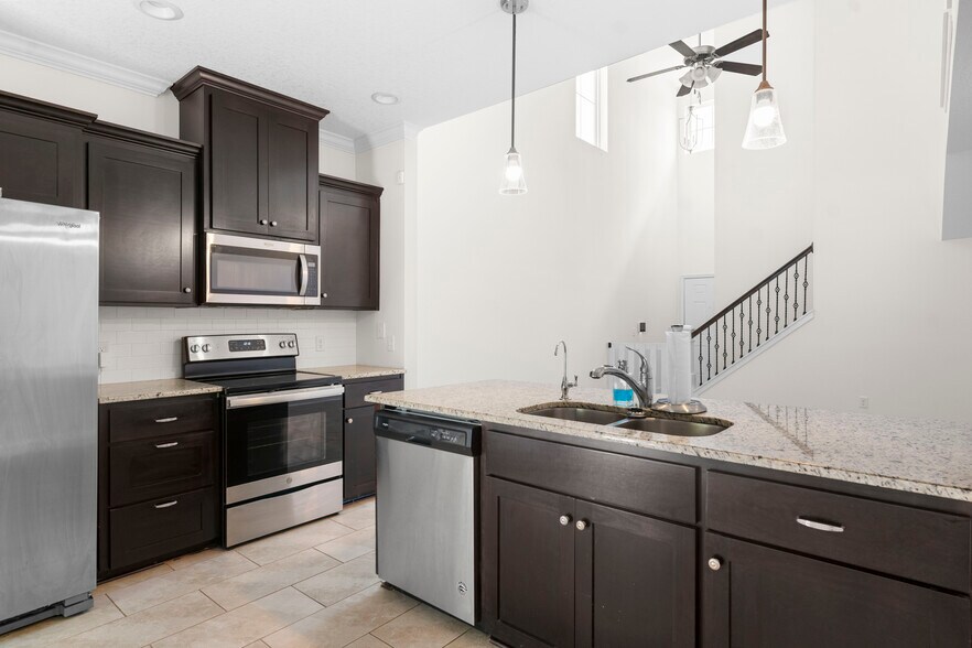 Building Photo - 767 Fairview Cir