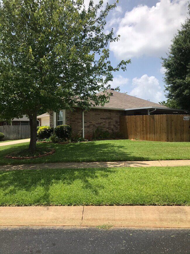 Building Photo - 467 Redbud Cir