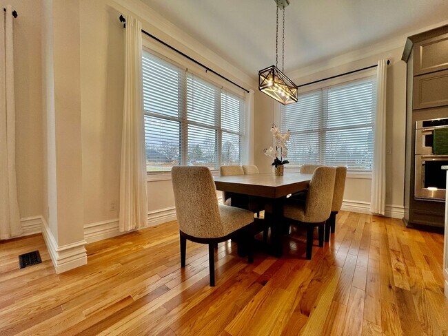 Building Photo - NEW, big, beautiful, Executive Home Liberty Twp