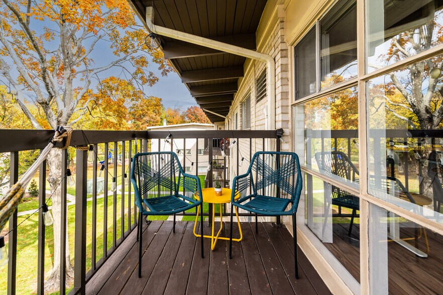 Building Photo - 4965 Americana Dr