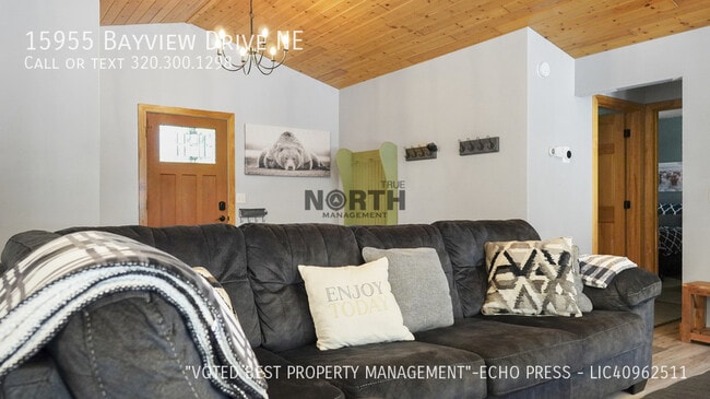 Building Photo - 15955 Bayview Dr NE