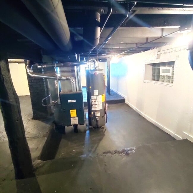 Building Photo - 1507 E 76th Pl