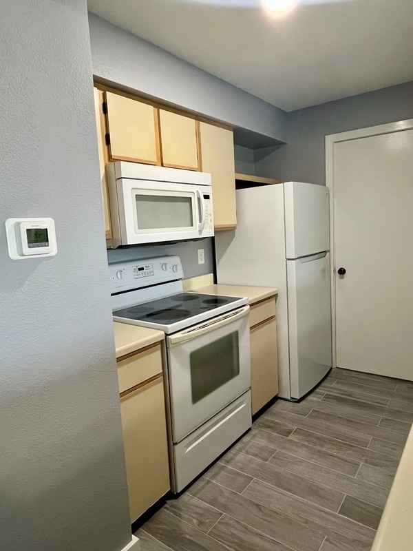 Building Photo - 3034 Parkway Blvd