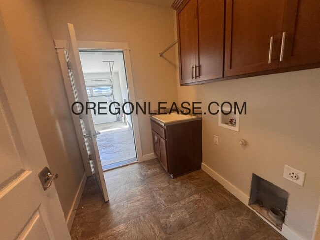 Building Photo - 3 Bedrooms | 2 Bathrooms | 1,800 Sq. Ft. |...