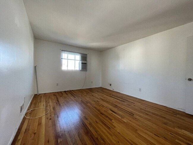 Building Photo - 37 Cedarwood Ct