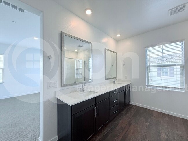 Building Photo - 4077 S Sabrina Dr
