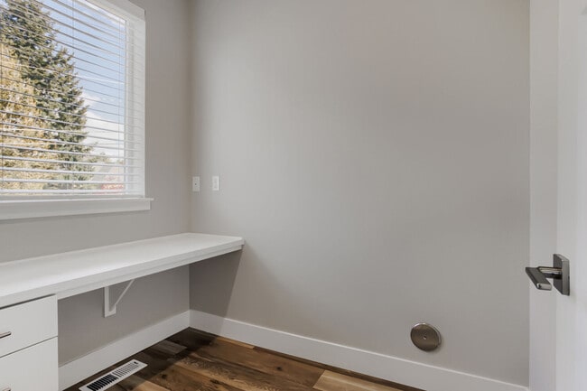 Building Photo - 8516 SW Hamilton Ter