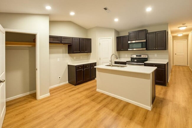 Building Photo - 6912 N Hydraulic Ave