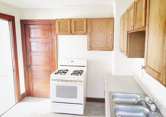 Building Photo - 496 Maryland Ave W