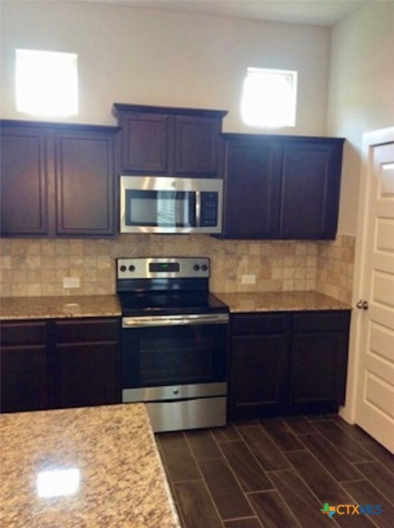 Building Photo - 562 Creekside Frst