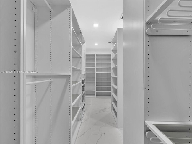 Building Photo - 3010 Alton Rd