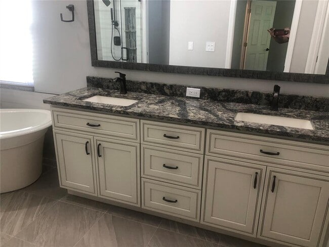 Building Photo - 5120 Highbury Cir