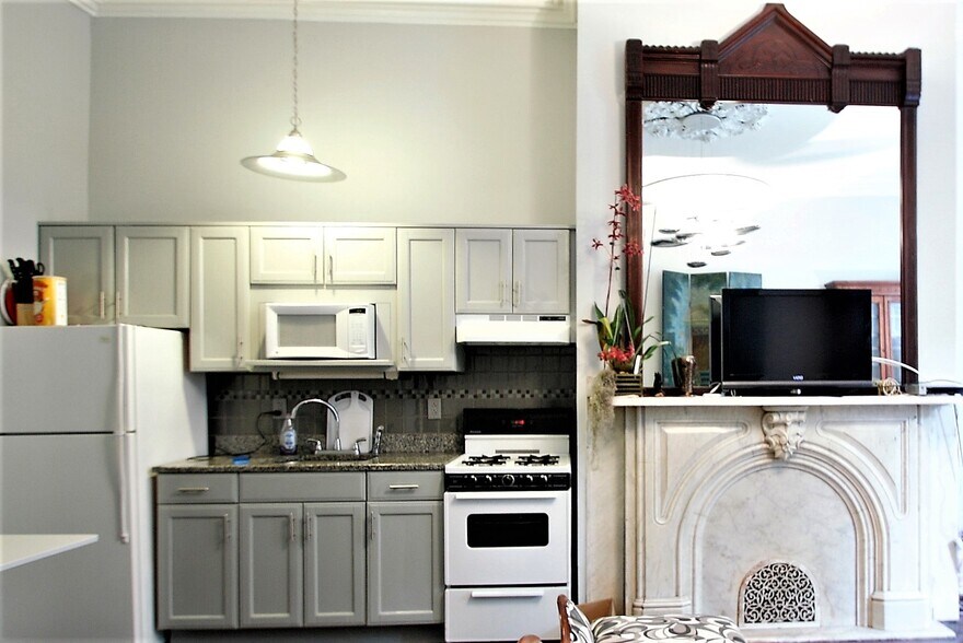 Building Photo - 277 S 4th St